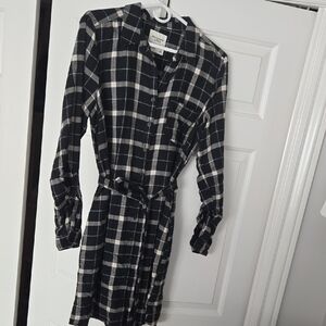 Abercrombie & Fitch Black and Cream Plaid Long Sleeve Dress w Tie Waist